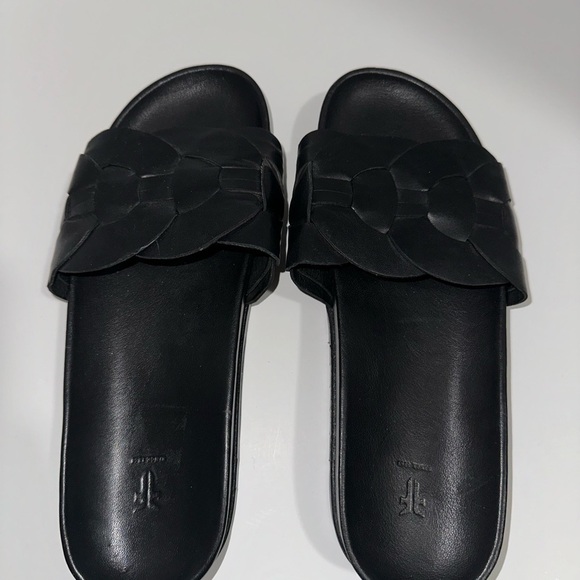 Frye Lily Woven Ring Pool Slide Sandals in Black 9 - Picture 2 of 6